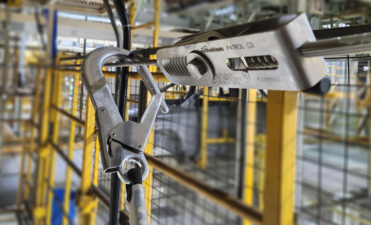 Rothoblaas, PATROL horizontal lifeline installed In industrial CONTEXT