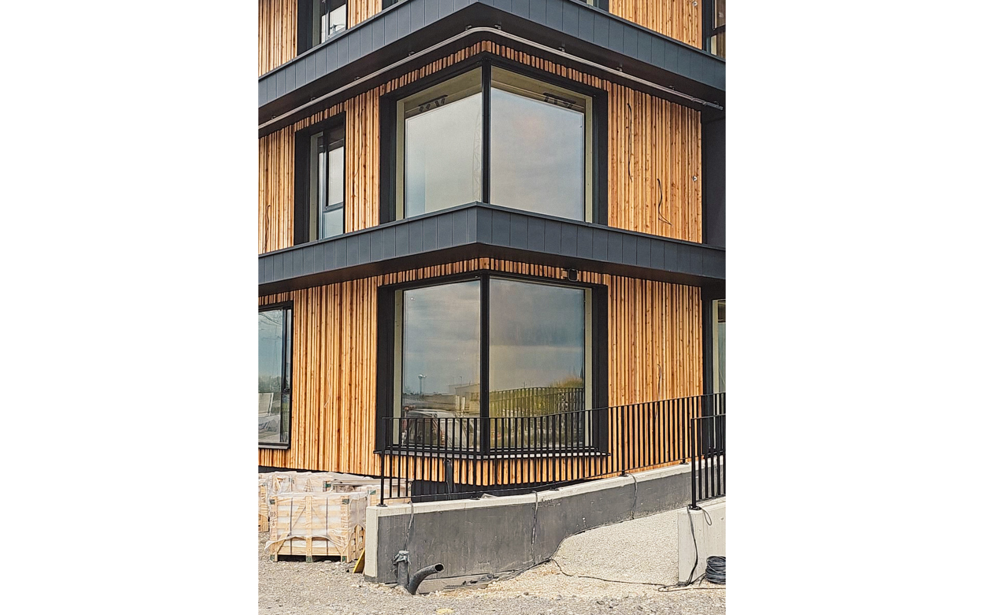 Invisible safety: Façade maintenance with H-RAIL