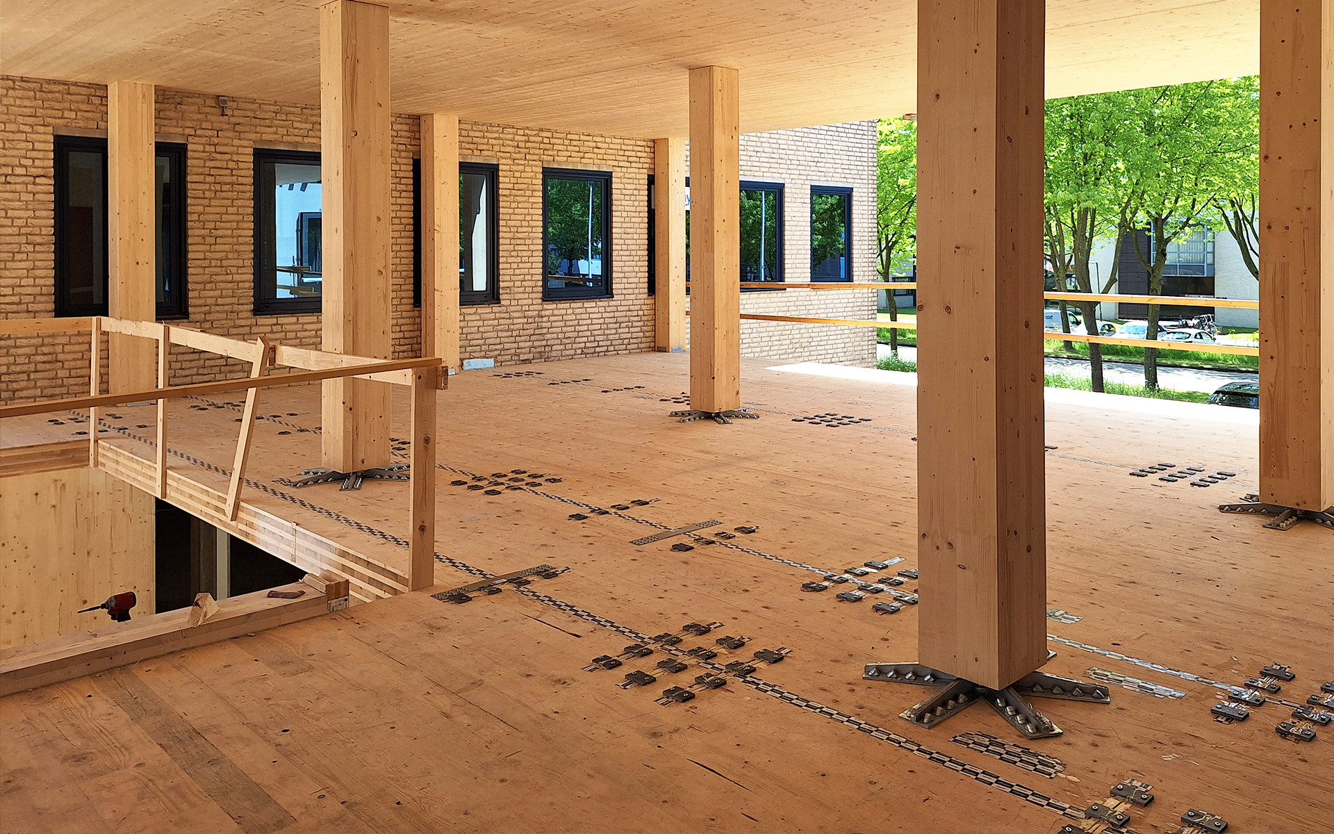 Multi-storey CLT with column-floor structure (without beams)