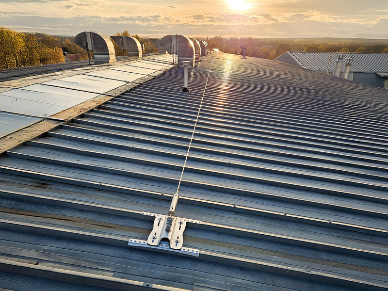 application-lifeline-on-support-for-trapezoidal-metal-roofs-with-and-without-insulation-layer-patrol-shield-shield-2