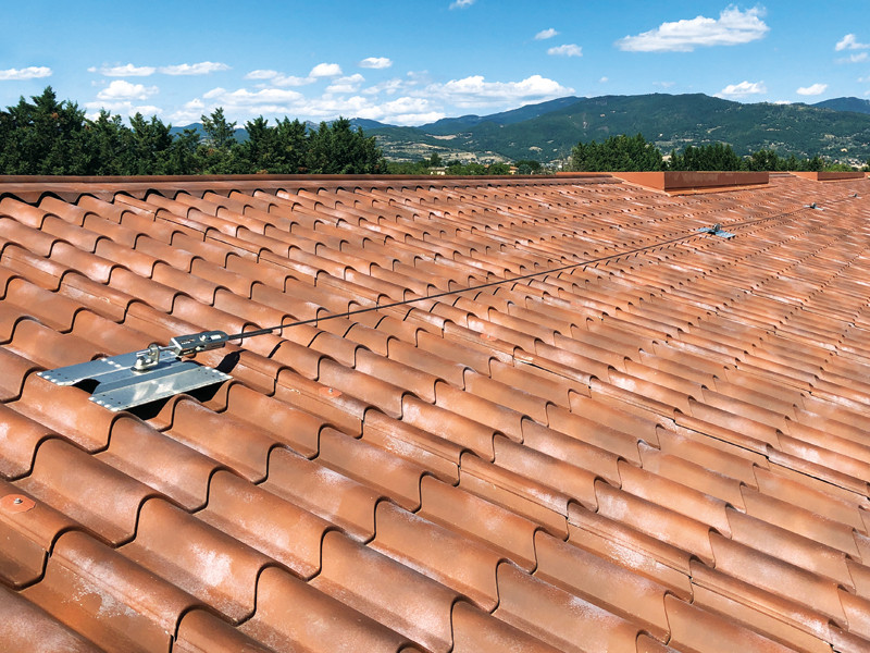 application-lifeline-on-support-for-roofs-with-faux-tiles-patrol-coppo