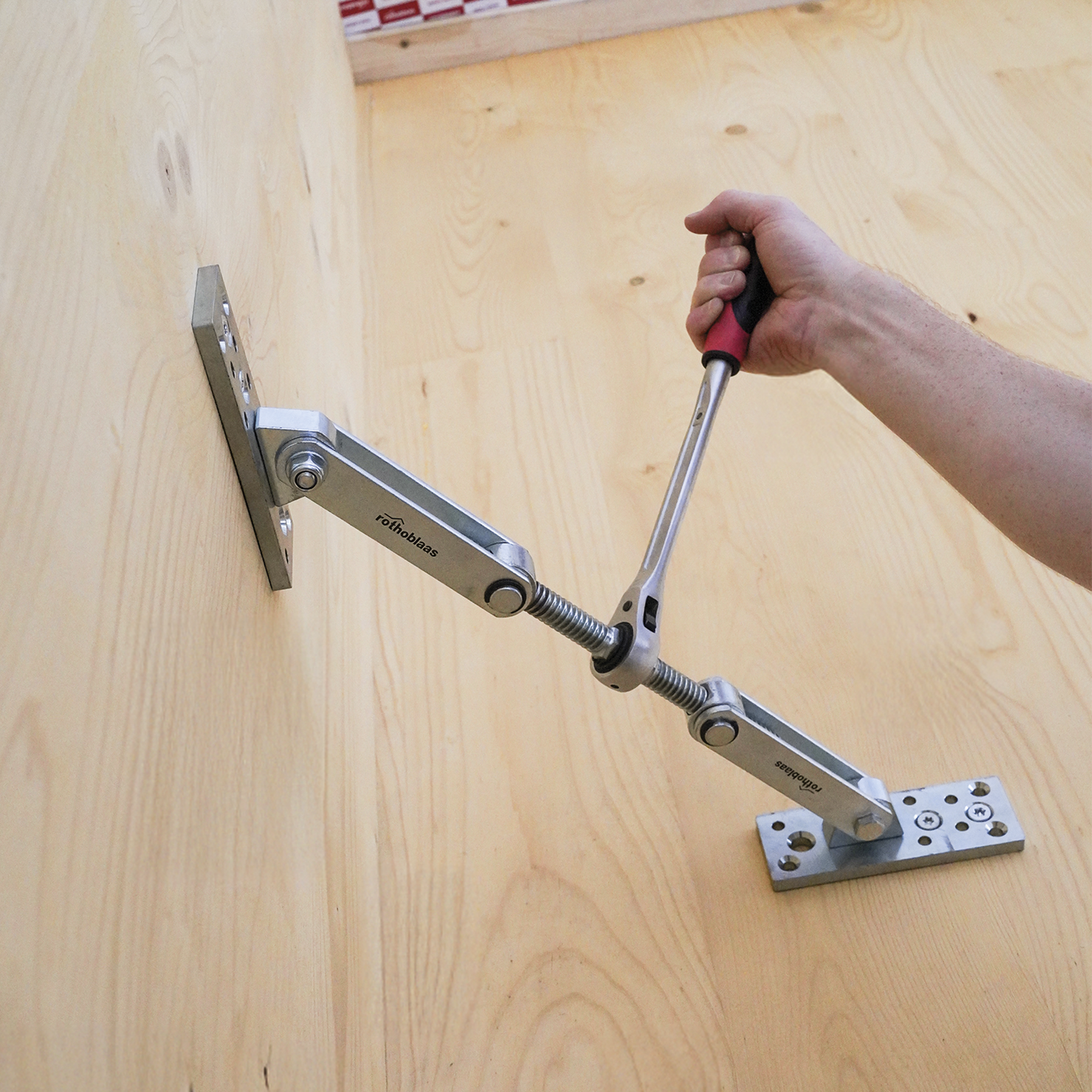 application-geko panel-puller-solid-timber-wall-assembly-geko