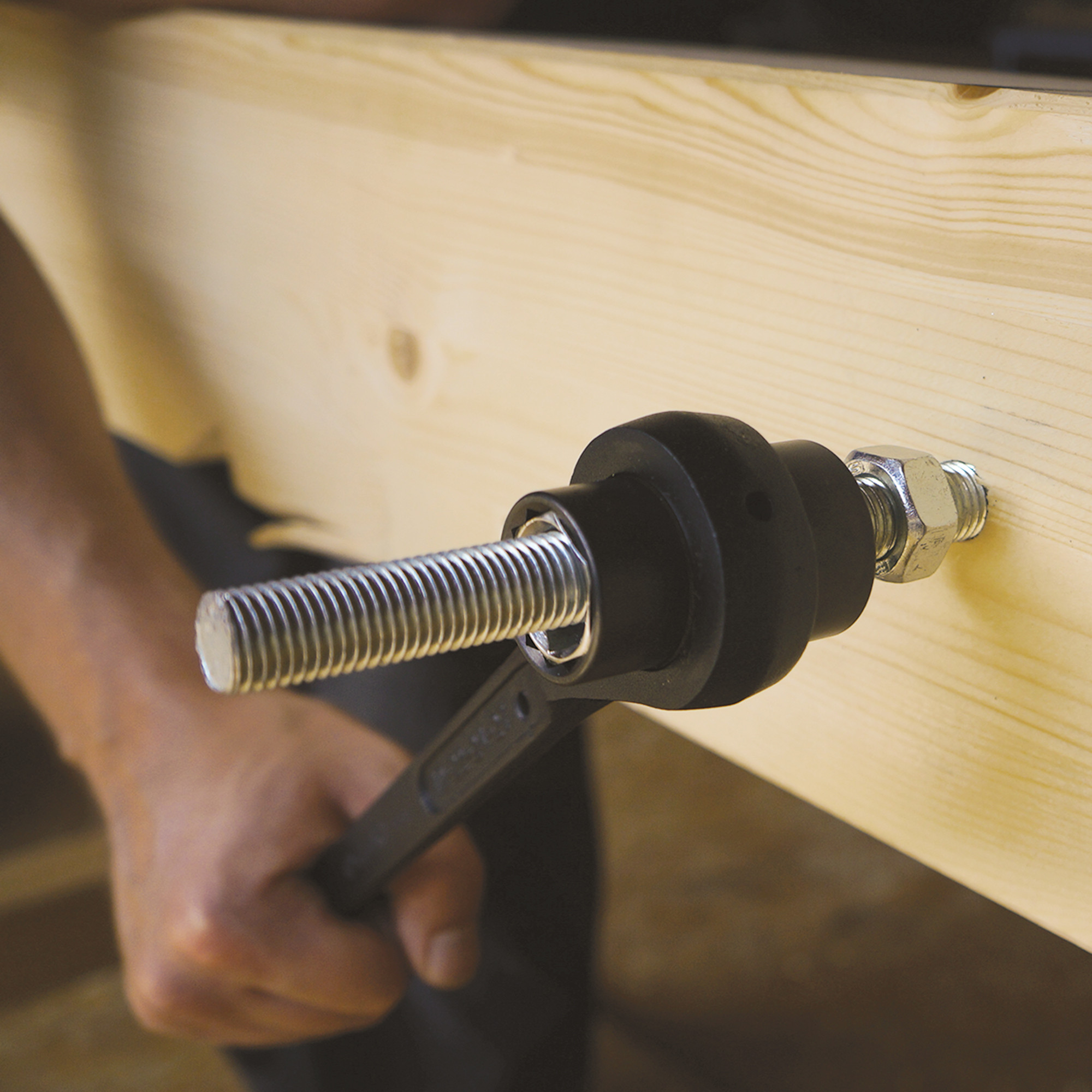 application-cricket-combination-ratcheting-wrench-threaded-rod-tightening-timber-cricket
