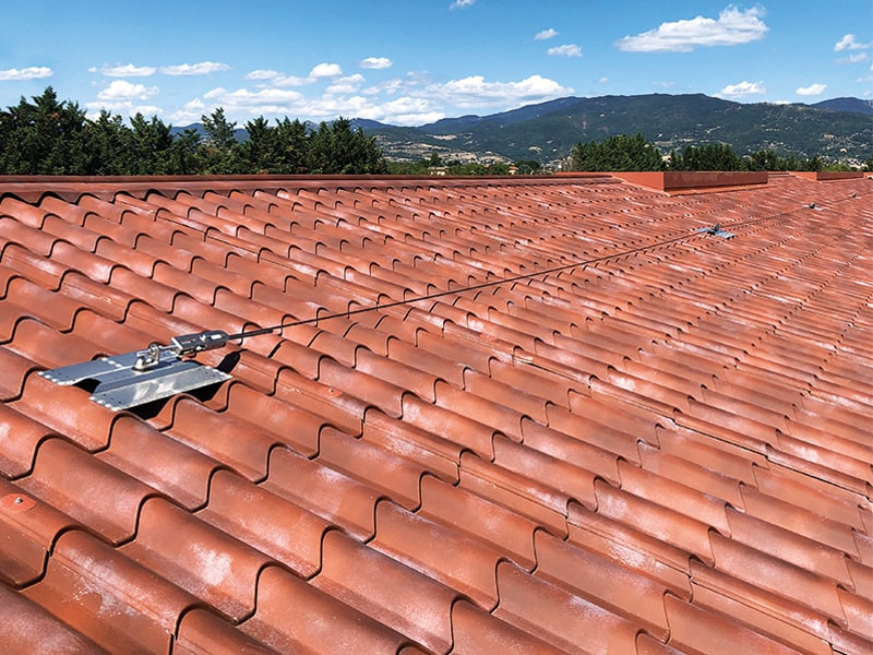 lifeline-on-support-for-roofs-with-faux-tiles-application