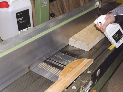 application-silicone-free-wood-lubricant-frog