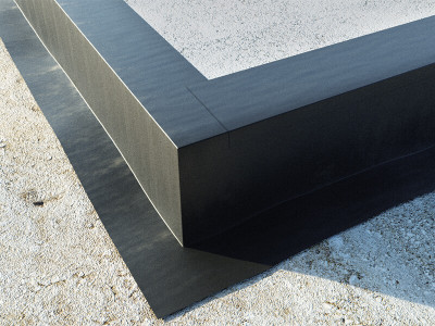 application-self-adhesive-bituminous-membrane-ground-band