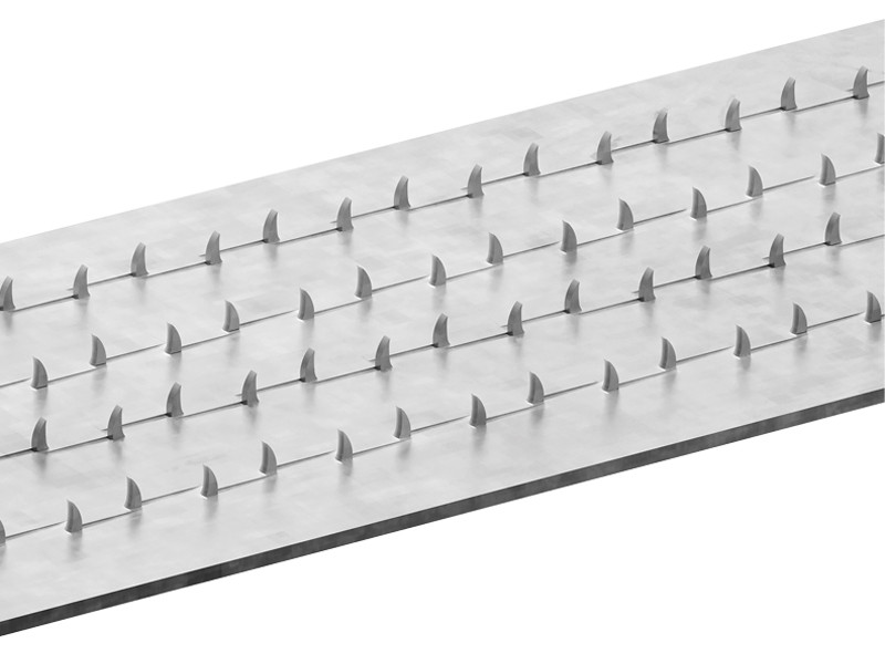 steel-hooked-plates-sharp-metal